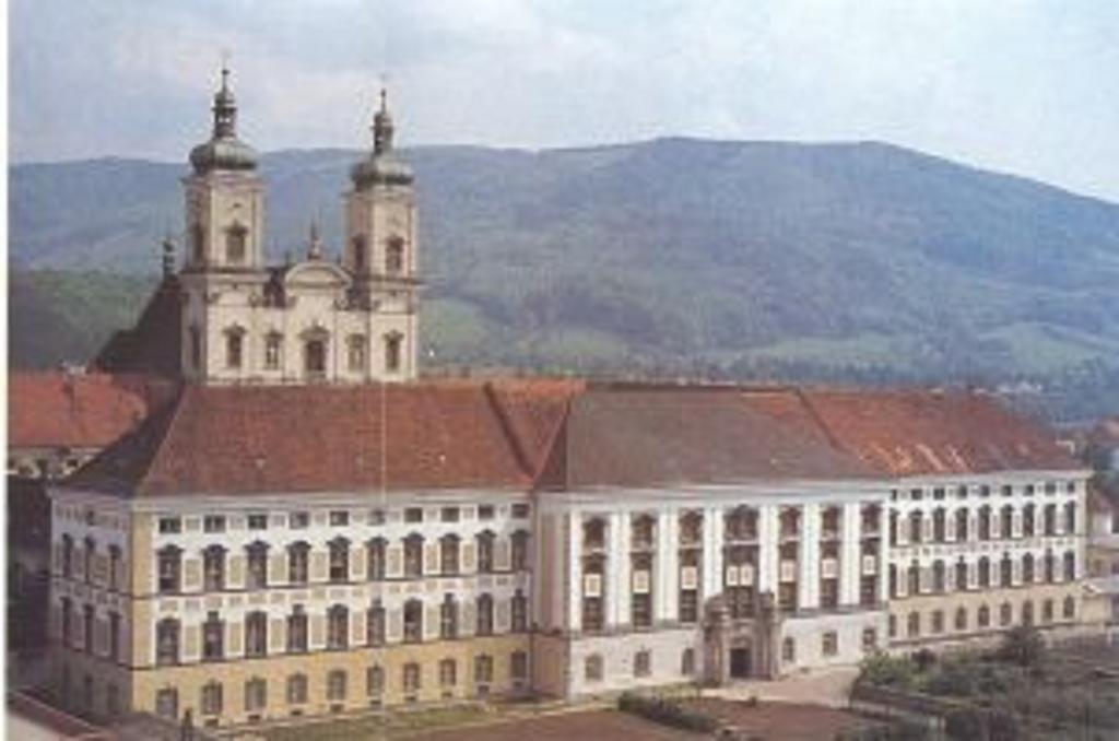 Stiftshotel Garsten Steyr Exterior photo