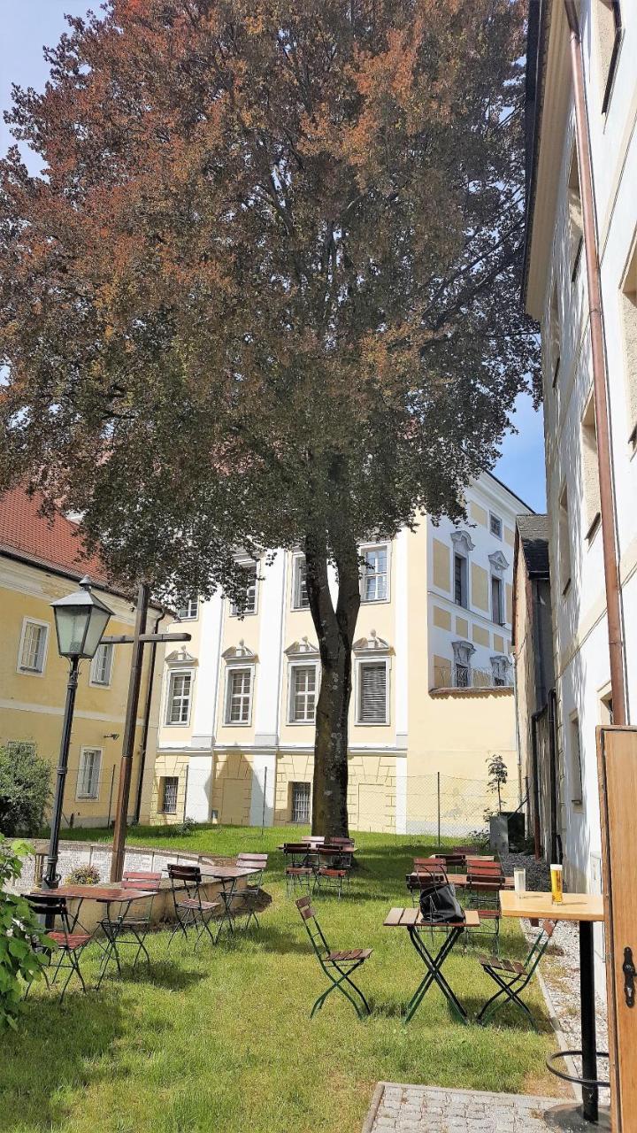 Stiftshotel Garsten Steyr Exterior photo